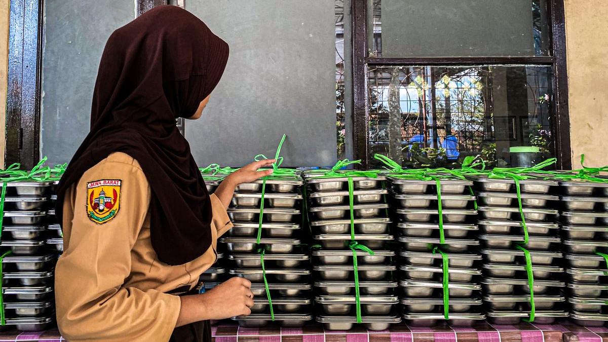 MENU MBG VIRAL - Ilustrasi penerima MBG. 