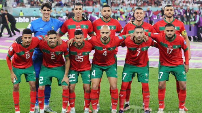 Para pemain Timnas Maroko berpose untuk  tim dalam laga sepak bola perempat final Piala Dunia Qatar 2022 antara Maroko melawan Portugal di Stadion Al-Thumama, di Doha, Qatar, Sabtu (10/12/2022) waktu setempat. Maroko menang 1-0.