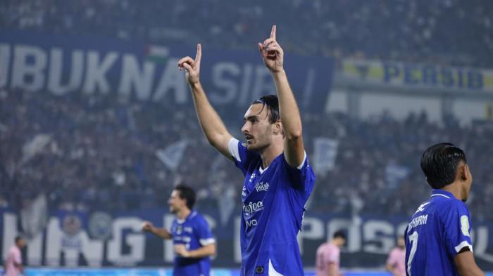 JUNG - Selebrasi Andrew Jung setelah mencetak gol di laga Persib Bandung vs Persik Kediri, Senin (9/3/2026) malam WIB di Stadion Gelora Bandung Lautan Api (GBLA), Bandung, Jawa Barat. Persib menang 3-0 dan Jung menyumbang 2 gol.