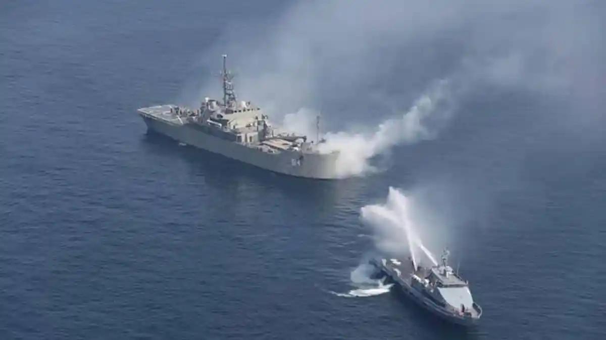 PERANG IRAN AS - Kapal perang Iran terlihat saat latihan angkatan laut gabungan dengan angkatan laut Rusia di Samudera Hindia, Iran 16 Februari 2021.