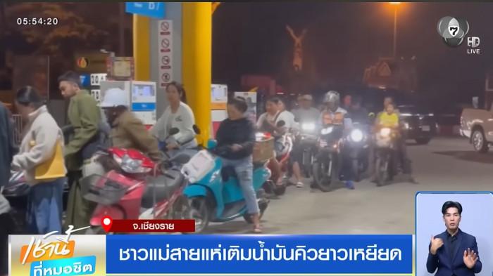 ANTREAN SPBU THAILAND - Tangkap Layar CH7HD News Thailand yang memerlihatkan antrean warga Thailand di sejumlah SPBU pada Selasa malam (3/3/2026). Kementerian Energi Thailand menyatakan pada hari Minggu (1/3/2026) negara mereka hanya memiliki cadangan minyak untuk dua bulan.