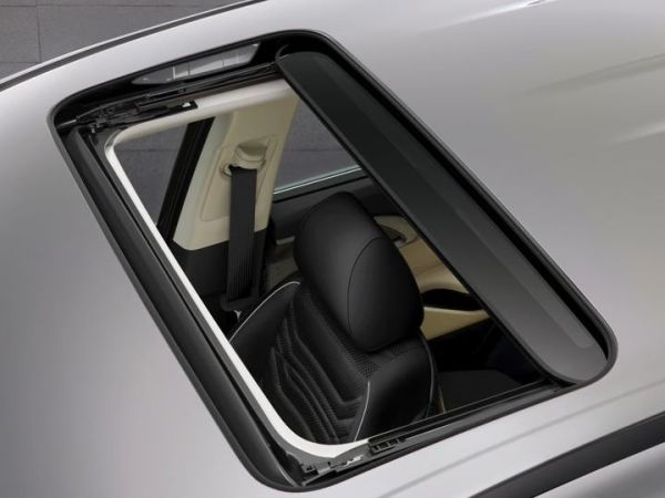 All New Carens hadir dengan sunroof yang membuat nya makin mewah