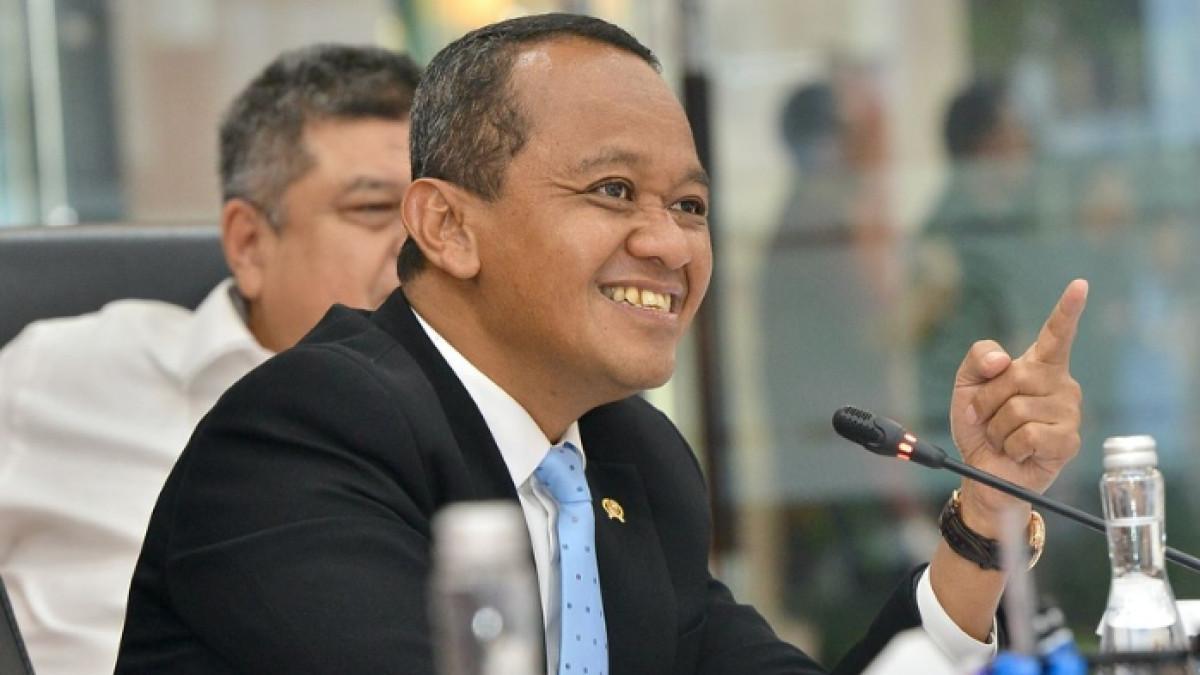 FENOMENA MEME BAHLIL -  Bahlil Lahadalia telah memaafkan pembuat maupun penyebar meme tentang dirinya. Ia mengaku sudah dihina sejak kecil.Menteri Energi dan Sumber Daya Mineral itu mengaku sudah biasa dihina sejak kecil.