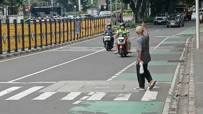 ZEBRA CROSS TEBET - Zebra cross di Jalan Prof. DR. Soepomo yang viral karena kondisinya terputus, Tebet, Jakarta Selatan, Jumat (27/3/2026). TRIBUNJAKARTA.COM/BIMA PUTRA
