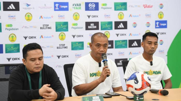 Pelatih PSMS Eko Purdjianto saat menghadiri konferensi pers jelang laga kandang menghadapi PSPS Pekanbaru, Jumat (27/3/2026).