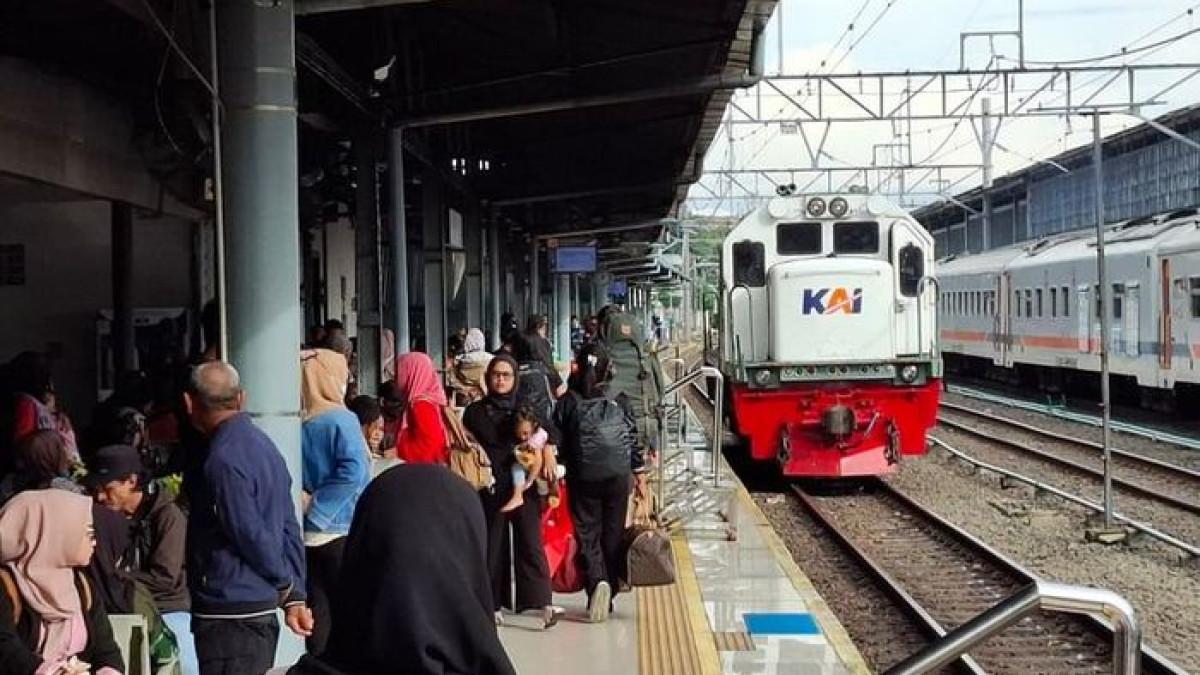 MUDIK LEBARAN - Arus balik mudik gelombang kedua terjadi akhir pekan ini.