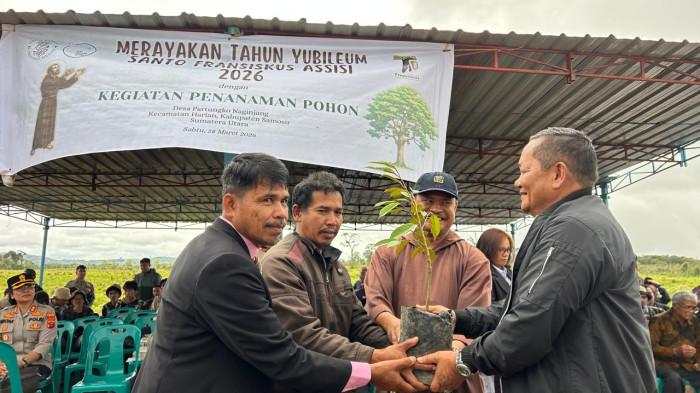 pemulihan hutan di kawasan Danau Toba.