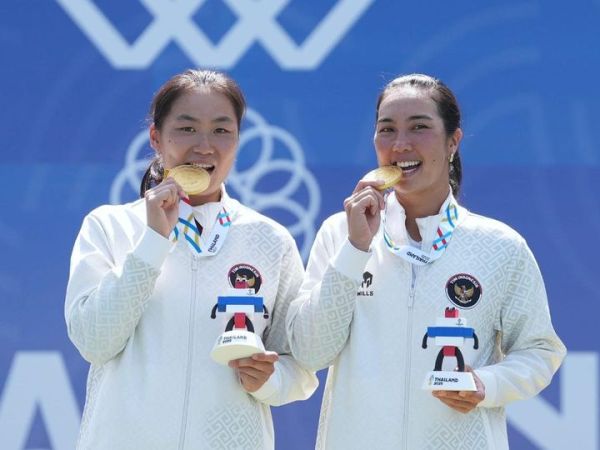 Aldila Sutjiadi dan Janice Tjen memenangi medali emas ganda putri tenis SEA Games 2025.
