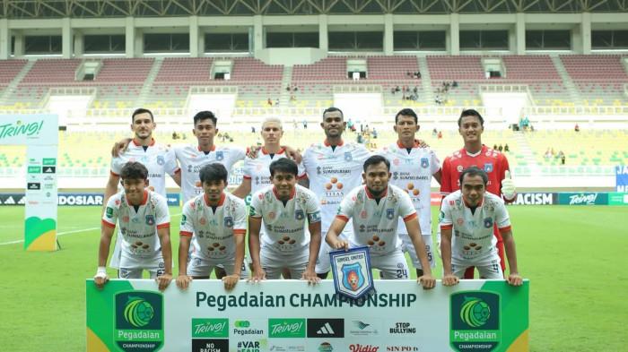 UNGGUL BABAK PERTAMA - Sumsel United unggul dengan skor 2-1 di babak pertama dari Adhyaksa FC Banten dalam laga pekan ke-22 liga Championship di Banten Internasional Stadium pada Sabtu (28/3/2026).