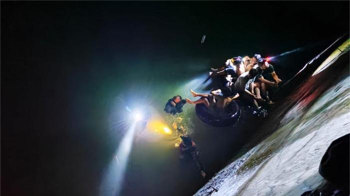 PENCARIAN KORBAN TENGGELAM- Proses pencarian korban tenggelam di Embung Irigasi Jorong Lasuang Batu, Nagari Kapau Alam Pauh Duo, Kecamatan Pauh Duo, Kabupaten Solok Selatan, pada Jumat (27/3/2026) malam.