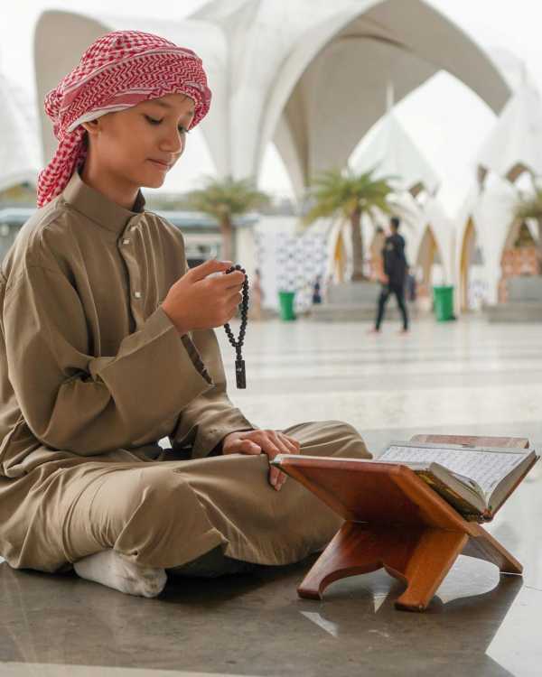 Muslim People In Gulf