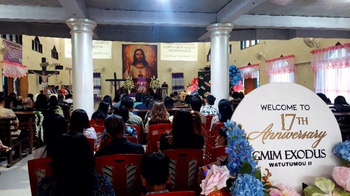 HUT JEMAAT - Suasana Ibadah Syukur Hari Ulang Tahun ke-17 Jemat GMIM Exodus Watutumou II, Minggu (29/3/2026).