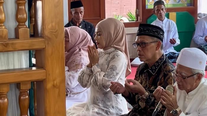 20260329_Bupati Kendal, Dyah Kartika Permanasari berziarah_1