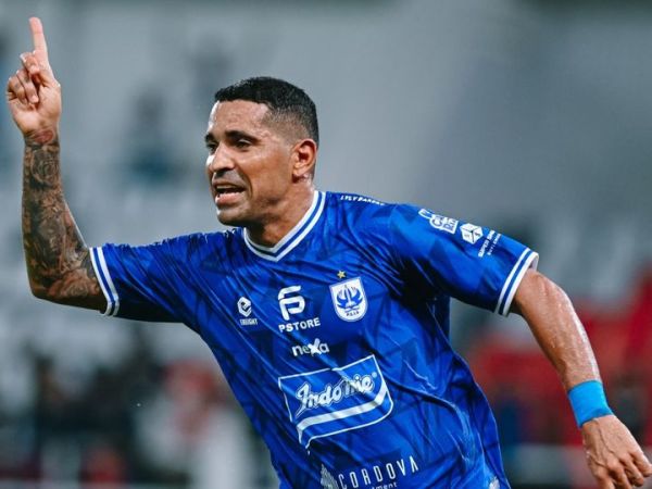 Pemain PSIS Semarang, Alberto Goncalves (Beto) berhasil mencetak hattrick ke gawang Persipal FC di Stadion Jatidiri, Semarang, pada Minggu (29/3/2026).