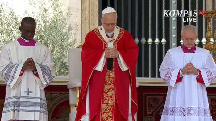 Paus Leo XIV pimpin Misa Minggu Palma di Lapangan Santo Petrus