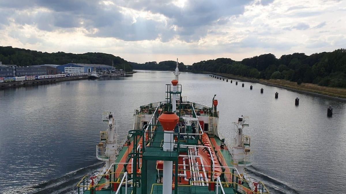 PASOKAN ENERGI RI - Salah satu kapal tanker Pertamina International Shipping