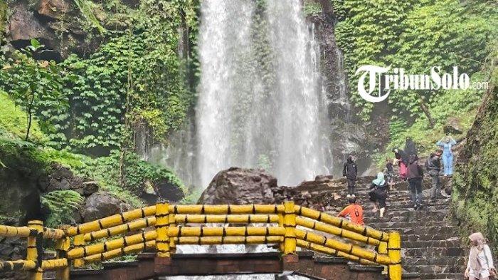 WISATA DI KARANGANYAR - Objek wisata air terjun Jumog, Desa Berjo, Kecamatan Ngargoyoso, Kabupaten Karanganyar, Jum'at (9/5/2025).
