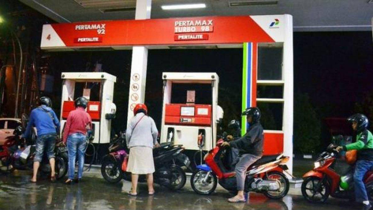 Ilustrasi. PT Pertamina Patra Niaga Wilayah Jawa Timur, Bali, dan Nusa Tenggara (Jatimbalinus) menambah jam operasional sejumlah Stasiun Pengisian Bahan Bakar Umum atau SPBU menjadi 24 jam selama arus mudik dan balik Lebaran 2024.