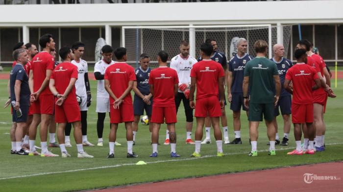 TIMNAS INDONESIA - Sejumlah pesepak bola Timnas Indonesia menjalani latihan di Stadion Madya Gelora Bung Karno, Jakarta, Selasa (24/3/2026). Latihan tersebut dilakukan jelang laga di FIFA Series 2026.