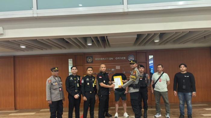 BURONAN - Buronan incaran Interpol asal Inggris, Steven Lyons, ditangkap di Bali. (IST/Imigrasi)