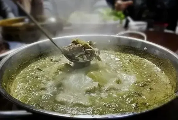 Hot Pot Pakai 'Kotoran' Sapi di China