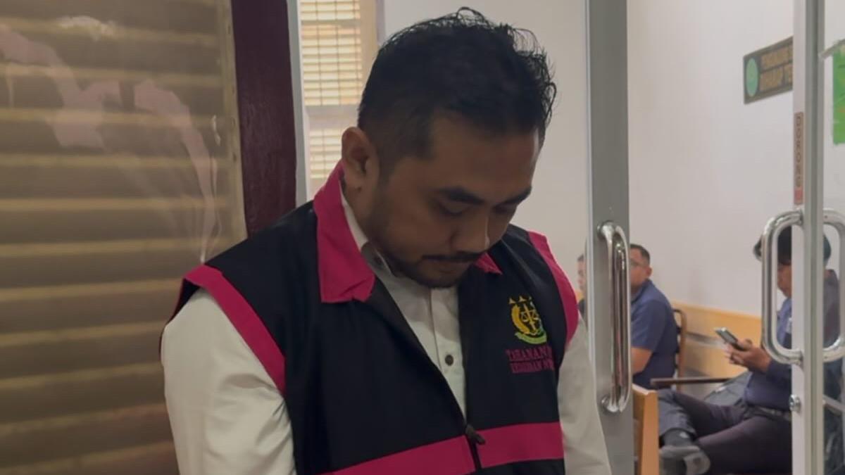 KASUS VIRAL - Amsal Sitepu saat mengenakan rompi tahanan.