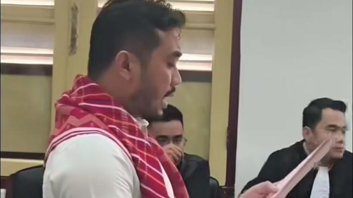 KASUS MARK UP- Videografer asal Sumatera Utara, Amsal Christy Sitepu, kini tengah jadi sorotan publik setelah dirinya terjerat kasus hukum terkait proyek pembuatan video profil desa di Kabupaten Karo.