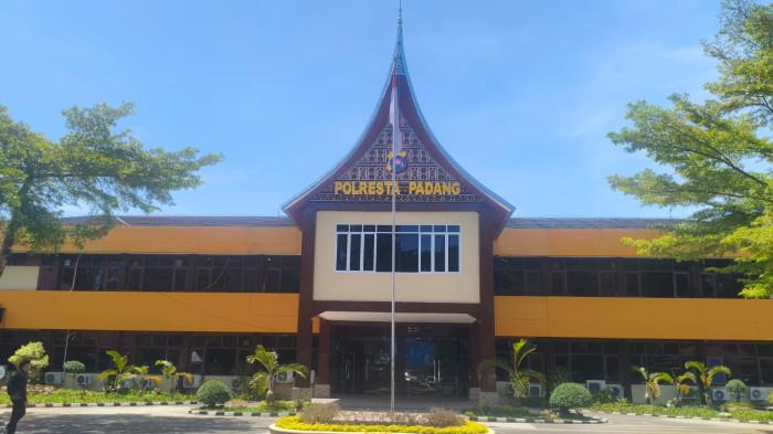 MAPOLRESTA PADANG - Mapolresta Padang Jl. Moh. Yamin, Kec. Padang Barat, Kota Padang, Senin (30/3/2026).