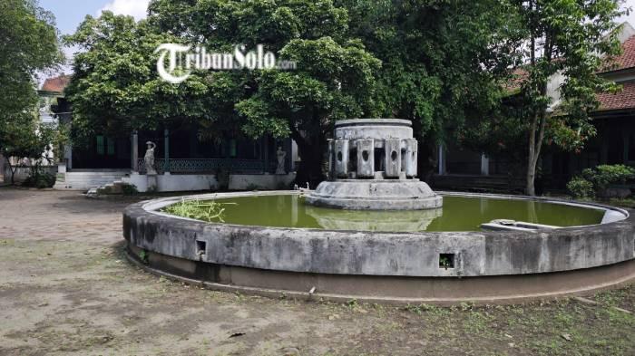 DIBERSIHKAN. Kondisi Keraton Kilen, Keraton Solo yang sudah dibersihkan beberapa waktu lalu. Terjadi perdebatan tentang pembukaan untuk umum.