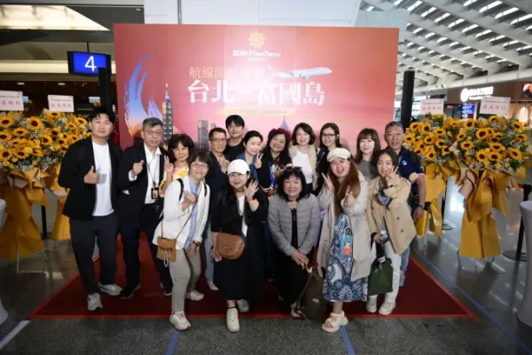 Taiwanese passengers taking photo at Taoyuan International Airport. Photo courtesy of Sun Group
