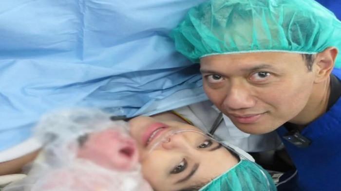 MELAHIRKAN - Annisa Pohan melahirkan anak keduanya laki-laki di Rumah Sakit Pondok Indah, Jakarta, pada Minggu (29/3/2026), diberi singkatan yang sama seperti AHY.