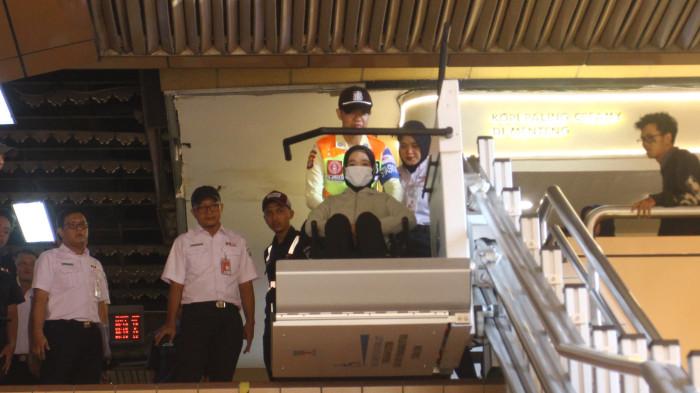 Lift Disabilitas Kini Tersedia di Stasiun Cikini, Permudah Akses Difable_02