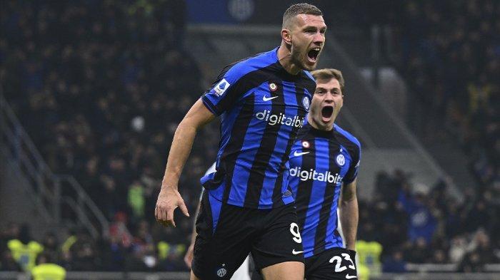 ANCAMAN ITALIA - Selebrasi Edin Dzeko bersama Nicolo Barella usai mencetak gol untuk Inter Milan dalam pertandingan melawan Napoli di Liga Italia, Kamis (5/1/2023). Penyerang gaek Bosnia Herzegovina ini menjadi ancaman bagi Timnas Italia, pada playoff Kualifikasi Piala Dunia 2026, Rabu (1/4/2026).