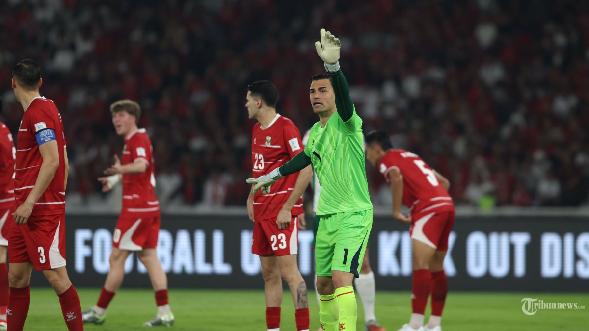 FIFA SERIES - Kiper Timnas Indonesia, Emil Audero saat melawan Timnas Bulgaria pada FIFA Series 2026 di Stadion Utama Gelora Bung Karno (SUGBK) Jakarta, Senin (30/3/2026). Timnas Indonesia sementara tertinggal 1-0 di babak pertama, difoto menggunakan Canon EOS R5 Mark II