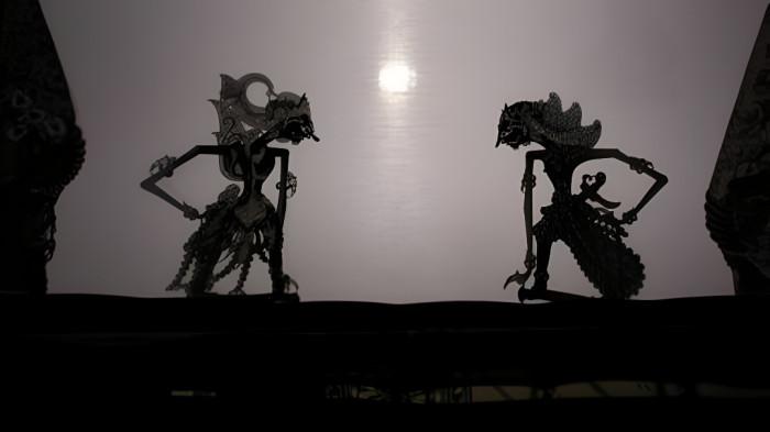 WAYANG KULIT- Ilustrasi pertunjukan kesenian wayang kulit yang merupakan peninggalan dan tradisi masyarakat Jawa.