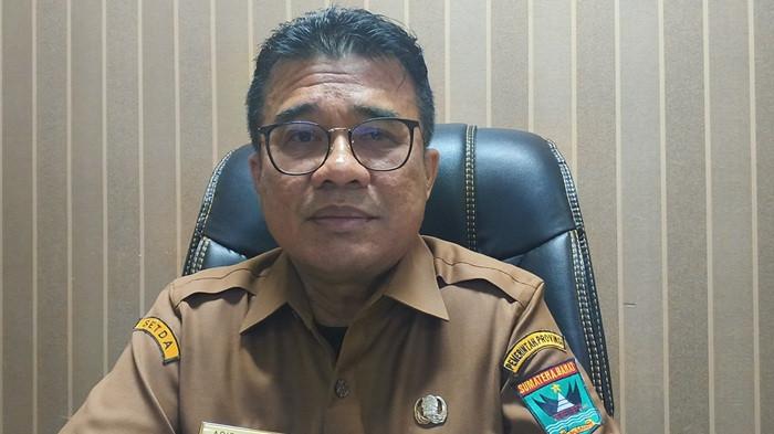 ASN MASUK PERDANA - Asisten Perekonomian dan Pembangunan Setdaprov Sumatera Barat, Adib Alfikri, saat diwawancarai TribunPadang.com di ruang kerjanya, Senin (30/3/2026), terkait kehadiran ASN pasca libur Lebaran. Berdasarkan catatan yang diterima saat apel berlangsung, terdapat tiga ASN yang tidak hadir tanpa keterangan dari total sembilan biro di lingkungan sekretariat Pemprov Sumbar.