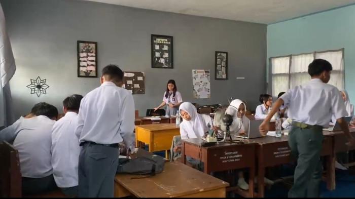 MBG BASI - Sejumlah siswa di SMAN 1 Pasangkayu mengeluhkan menu Makan Bergizi Gratis (MBG) selama Ramadan yang dinilai cepat basi sebelum waktu berbuka puasa.