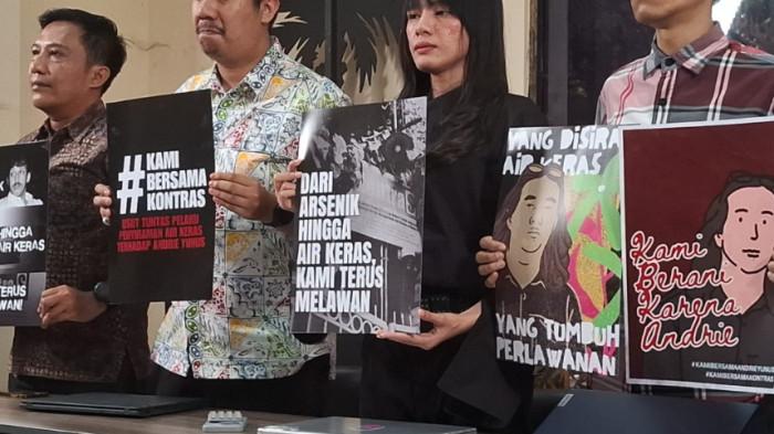 TEROR KE AKTIVIS - Tim kuasa hukum aktivis KontraS korban penyiraman air keras oleh orang tak dikenal, Andrie Yunus, dari Tim Advokasi Untuk Demokrasi dan perwakilan KontraS saat konferensi pers di kantor YLBHI Jakarta Pusat pada Senin (16/3/2026).