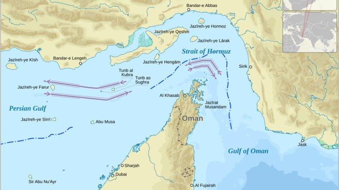 JALUR UTAMA - Selat Hormuz dalam peta.Sekitar 20 persen distribusi minyak dunia harus melalui selat ini sehingga menjadi jalur utama perdagangan.