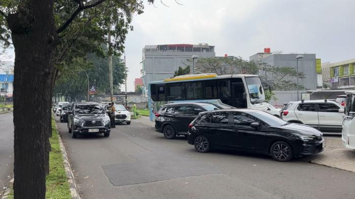 WARGA ANTRE BBM DI BINTARO (4)