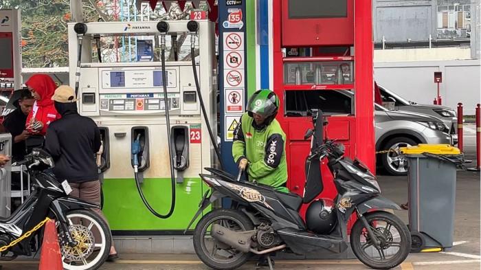 WARGA ANTRE BBM DI BINTARO (1)