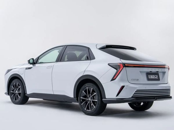 Buritan Honda e:N2 yang ekspresif.