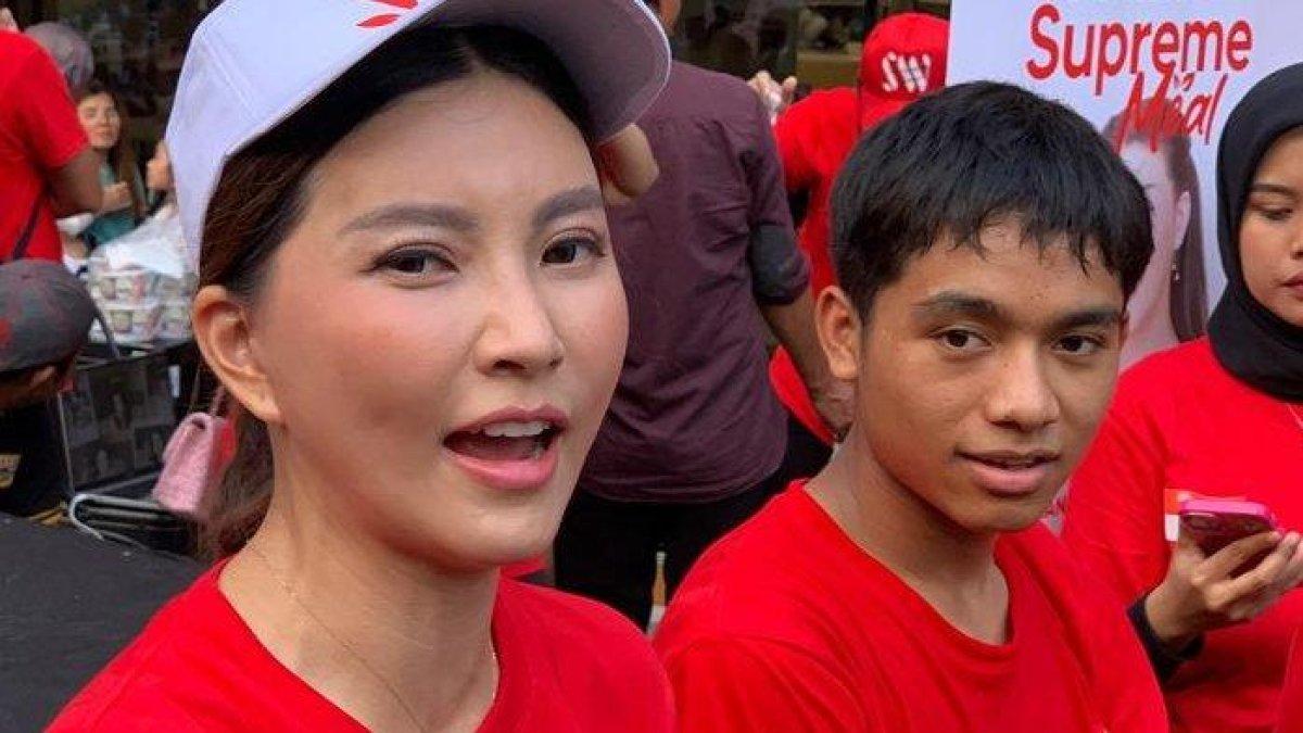 TUDUHAN KEPADA BETRAND - Betrand Peto dituduh ambil uang hingga parfum Sarwendah. Ia pun memastikan hal tersebut adalah kabar bohong.