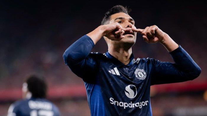 SELEBRASI - Selebrasi Casemiro (Manchester United) saat jebol gawang Athletic Bilbao di leg pertama semifinal Liga Eropa 2024/2025 di Stadion San Memes pada Jumat (2/5/2025) dini hari WIB. (Foto diunduh dari Instagram Manchester United - 2/5/2025)