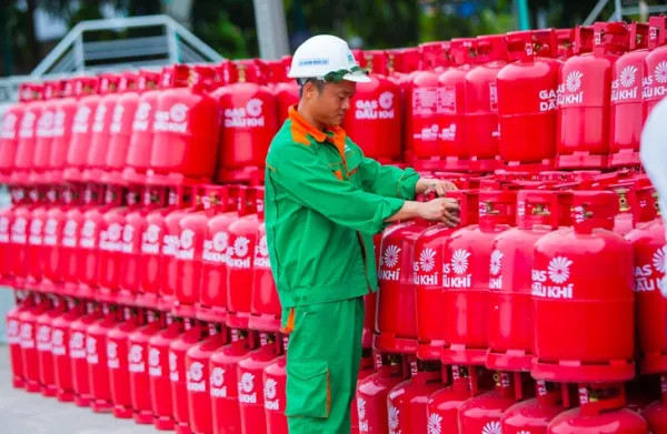 Từ 1-4, giá gas đồng loạt tăng thêm khoảng 95.000 đồng/bình 12kg - Ảnh 1. Từ 1-4, giá gas đồng loạt tăng thêm khoảng 95.000 đồng/bình 12kg - Ảnh 1.