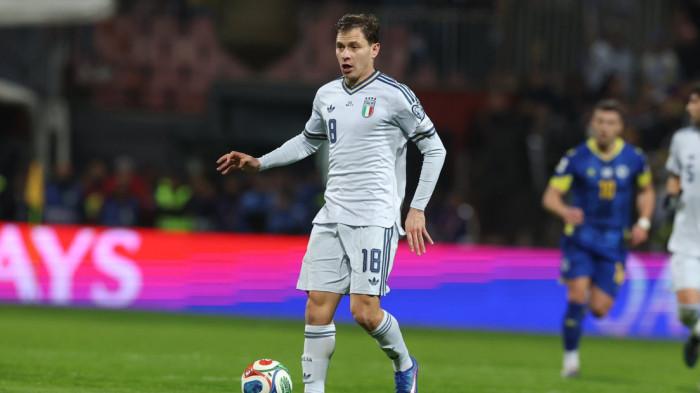 GAGAL LOLOS - Aksi Nicolo Barella membela Timnas Italia melawan Bosnia Herzegovina, pada pertandingan final playoff Kualifikasi Piala Dunia 2026, di Stadion Bilino Polje, Zenica, Rabu (1/4/2026). Timnas Italia gagal lolos ke Piala Dunia 2026 seusai kalah adu penalti.