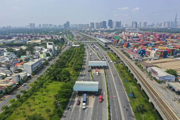 xa lộ hà nội - Ảnh 13.