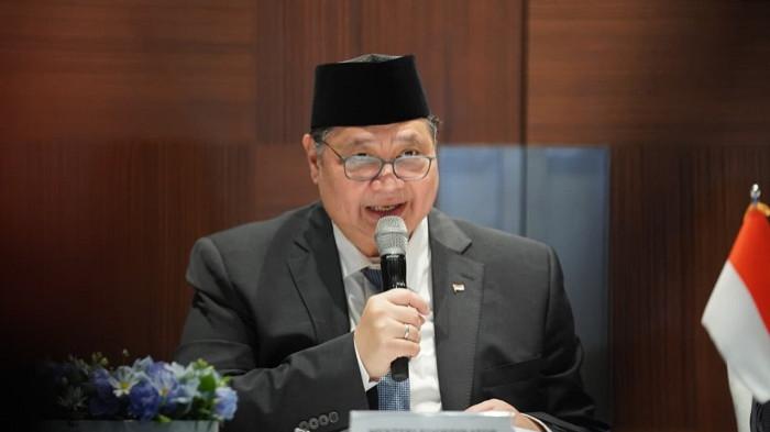 BERI PERNYATAAN - Menko Perekonomian, Arilangga Hartarto