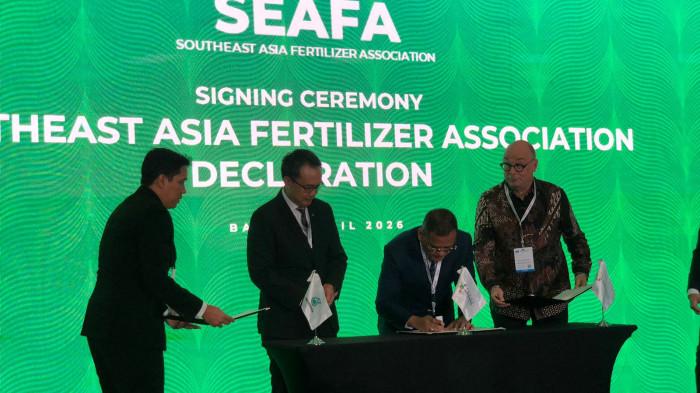 KESEPAKATAN - Penandatanganan kesepakatan pembentukan SEAFA yang diinisiasi oleh PT. Pupuk Indonesia (Persero) bersama Brunei Fertilizer Industries dan Petronas Chemical Group, di The Westin Resort Nusa Dua, Kuta Selatan, Kabupaten Badung, Rabu (1/4).
