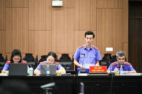 Cựu thứ trưởng - Ảnh 3.